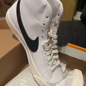 Blazer Mid ‘77